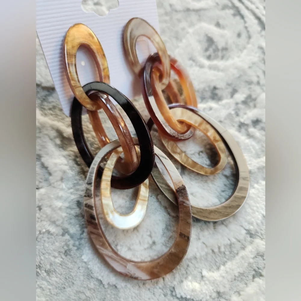 Black and White Link with Marbeling Statement Earrings - Picture 9 of 10